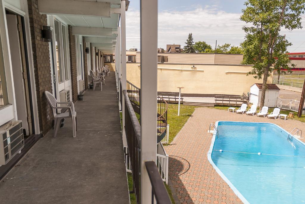 Motel Labarre Longueuil Exterior photo