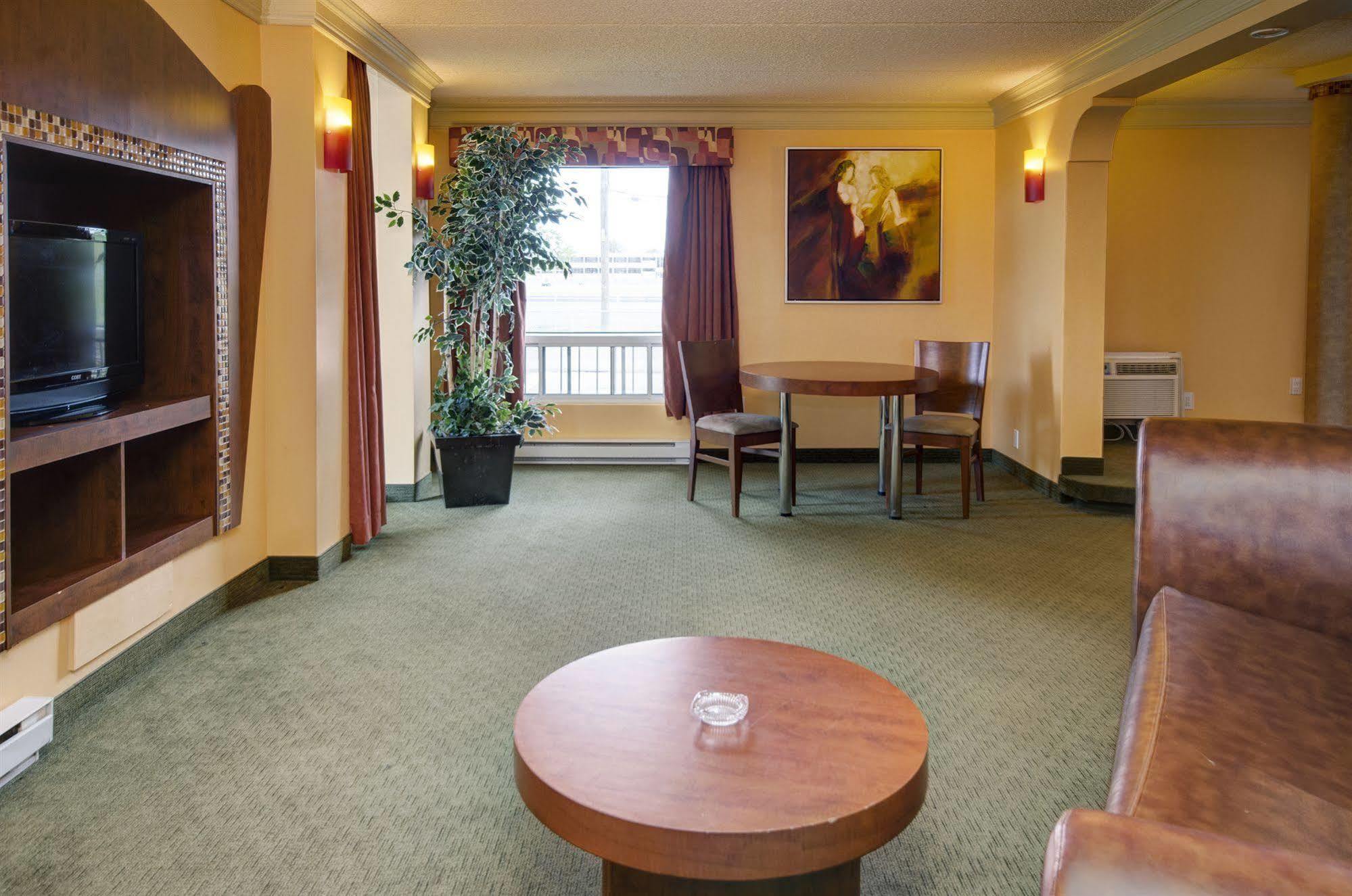 Motel Labarre Longueuil Exterior photo